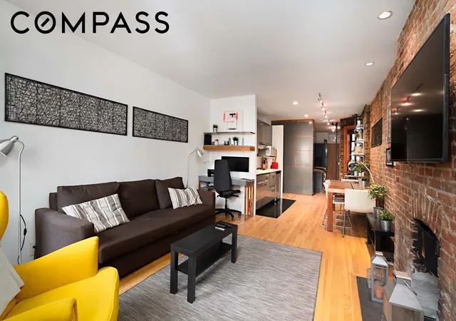 Homes for sale in New York, NY | 218 E 82Nd St, New York, NY 10028