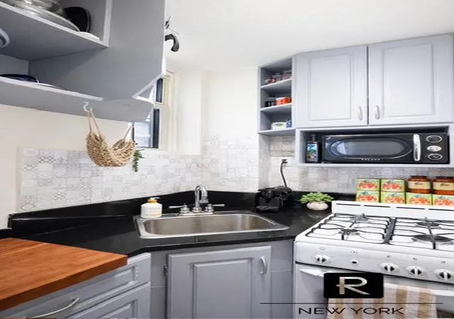 Photo 3 of Sale Pending at 41 Jane St #4-B, New York City, NY 10014 | MLS# RLS20076665 | Listing updated on 2026-06-25