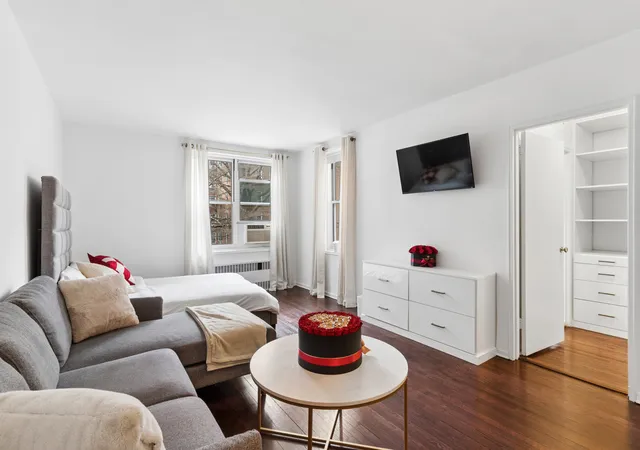 5th image of 112-20 72Nd Dr, New York, NY 11375