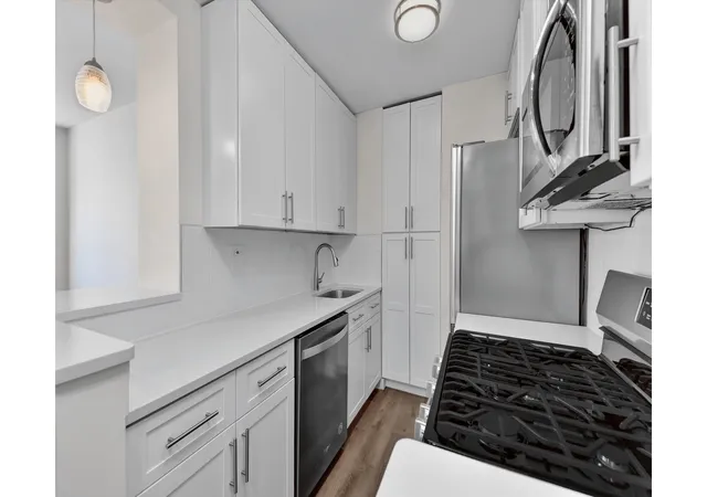 2nd image of 345 E 81St St, New York City, NY 10028