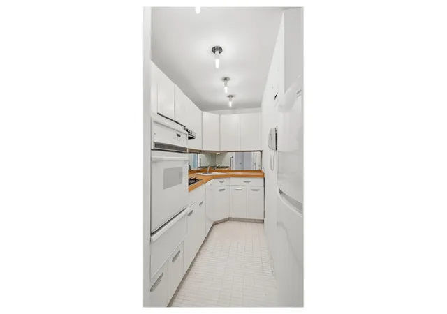 Homes for sale in New York City, NY | 205 E 63Rd St #16F, New York City, NY 10065 | MLS# RLS20077371