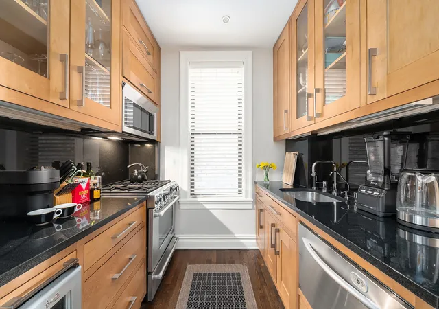 Photo 3 of Sale Pending at 17 E 95th Street #4R, New York City, NY 10128 | MLS# RLS20077473 | Listing updated on 2026-07-27