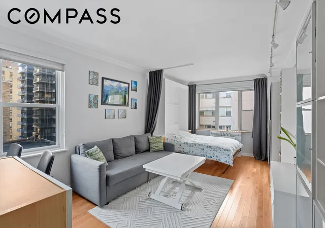3rd image of 310 E 49Th St, New York, NY 10017