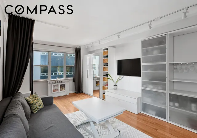 4th image of 310 E 49Th St, New York, NY 10017