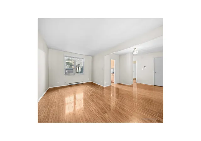 2nd image of 525 W 236Th St, New York, NY 10463
