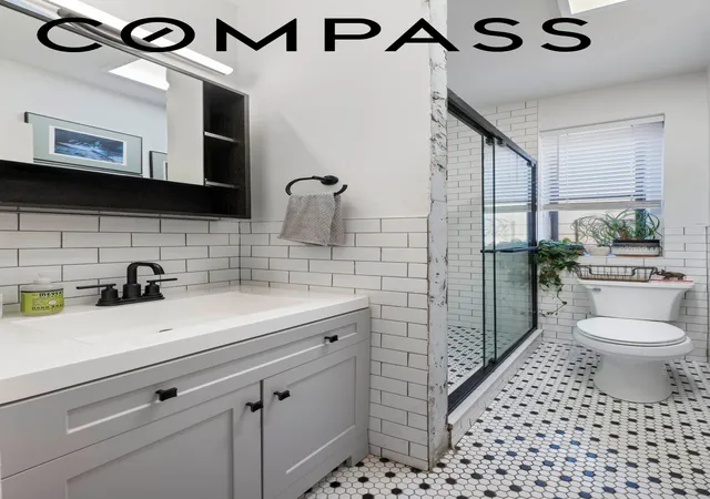 2nd image of 2199 Holland Ave, New York City, NY 10462