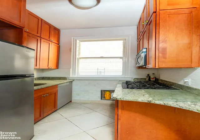 2nd image of 1060 Park Ave #9B, New York City, NY 10128 | MLS# RLS20077856