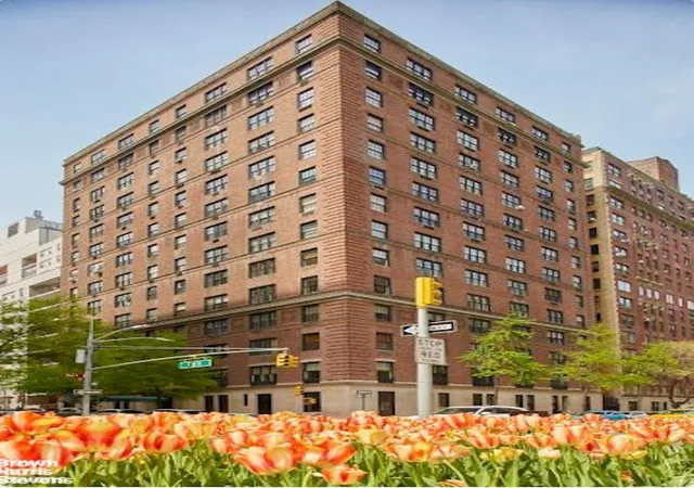 2nd image of 1060 Park Ave, New York City, NY 10128
