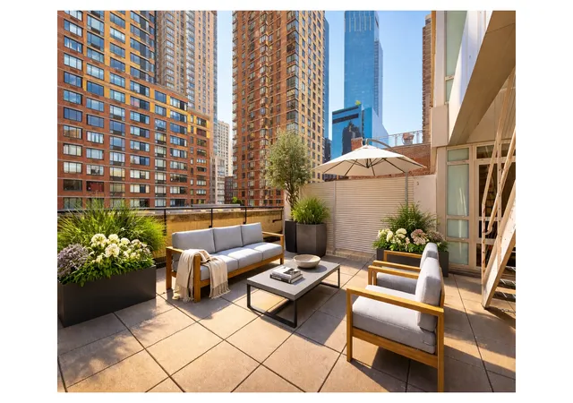 12th image of 426 W 58th St #PH2, New York City, NY 10019 | MLS# RLS20077958