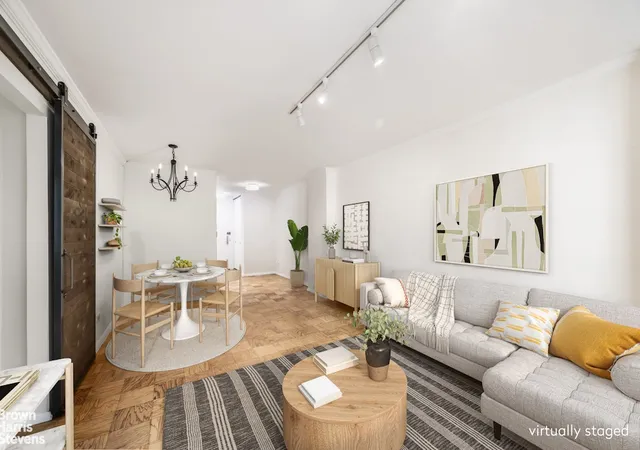 3rd image of 16 W 16Th St, New York City, NY 10011
