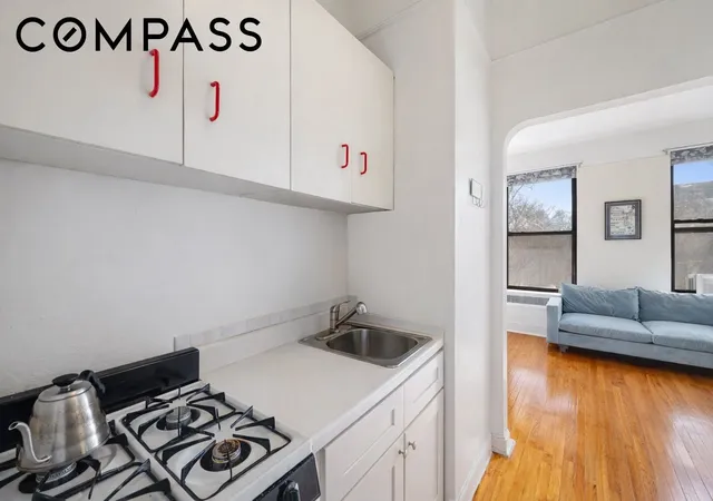 2nd image of 101 W 80th St #2C, New York, NY 10024 | MLS# RLS20077996