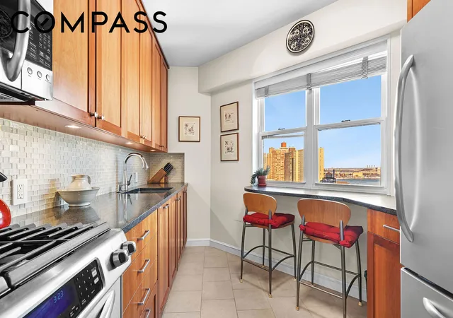 Photo 2 of Sale Pending at 400 E 85th Street #PHC, New York City, NY 10028 | MLS# RLS20070176 | Listing updated on 2026-08-03