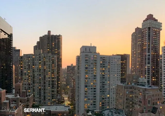2nd image of 320 E 42Nd St, New York City, NY 10017