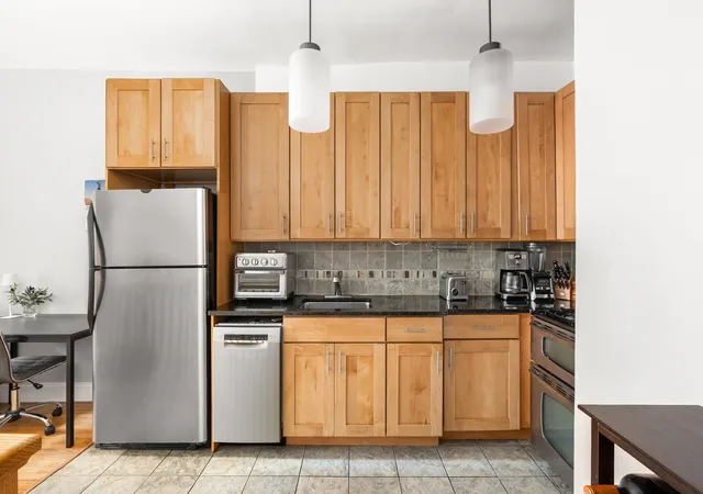 Photo 3 of Sale Pending at 220 E 87th Street, New York, NY 10128 | MLS# RLS20078166 | Listing updated on 2026-05-07