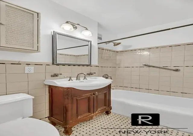 2nd image of 3777 Independence Ave, New York City, NY 10463