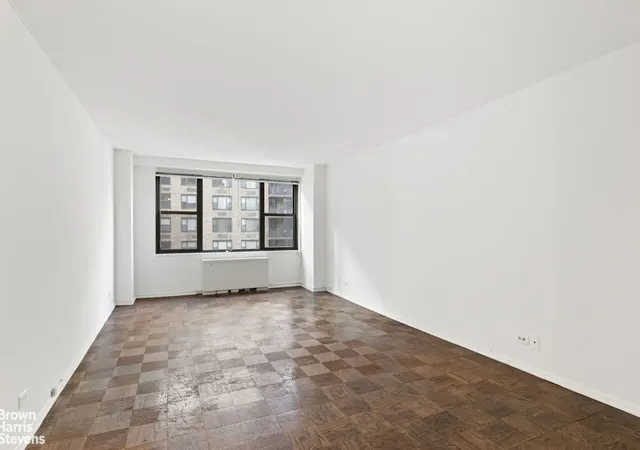 2nd image of 305 E 40Th St #17F, New York City, NY 10017 | MLS# RLS20078328