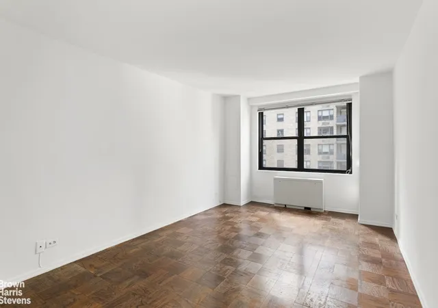 4th image of 305 E 40Th St #17F, New York City, NY 10017 | MLS# RLS20078328