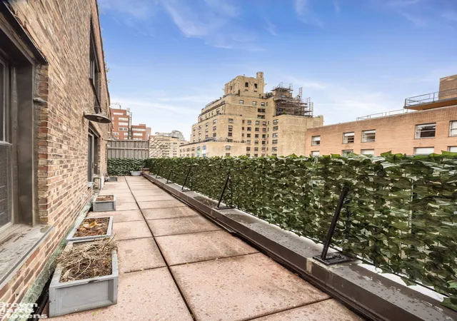 Photo 4 of Sale Pending at 220 E 73rd Street #11EF, New York City, NY 10021 | MLS# RLS20078339 | Listing updated on 2026-06-29