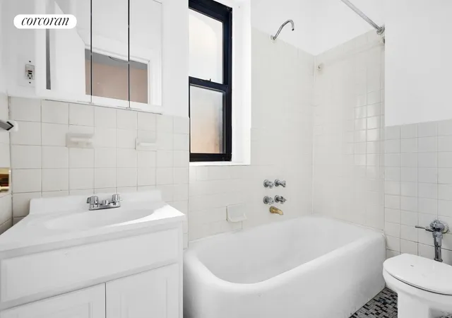 5th image of 185 E 163Rd St, New York City, NY 10451