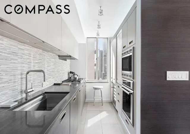 2nd image of 236 E 47Th St #27DE, New York City, NY 10017 | MLS# RLS20077321
