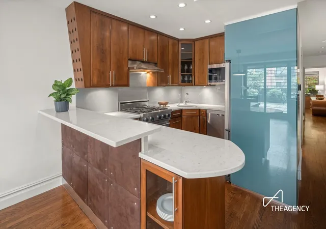 4th image of 181 7Th Ave, New York City, NY 10011