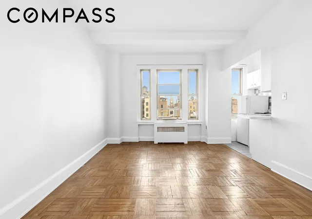 2nd image of 24 5Th Ave, New York City, NY 10011