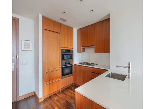 Photo 4 of House for sale at 400 5th Avenue #32C, New York City, NY 10018 | MLS# RLS20079144 | Listing updated on 2026-06-12
