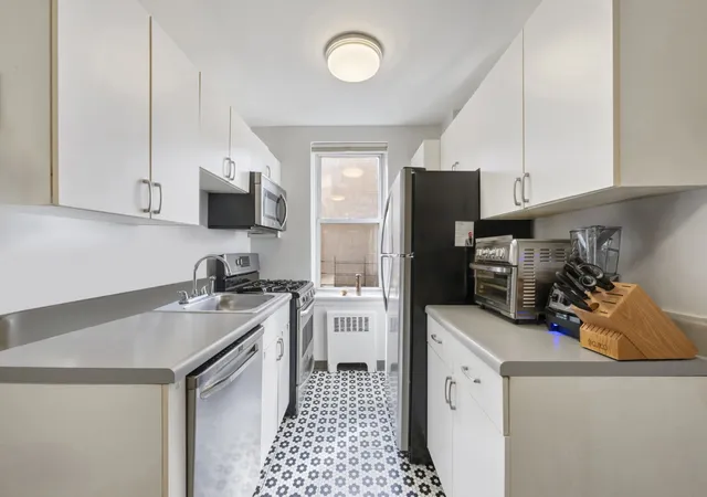Homes for sale in New York City, NY | 143 Bennett Ave #2R, New York City, NY 10040 | MLS# RLS20079284