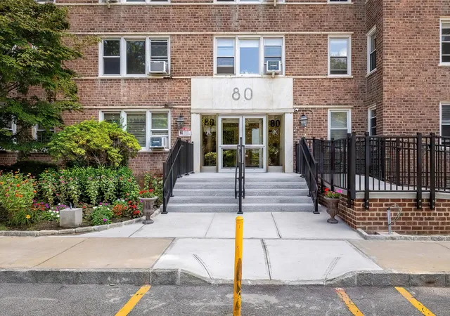 1st image of 80 Knolls Crescent #6-M, New York City, NY 10463 | MLS# RLS20079350