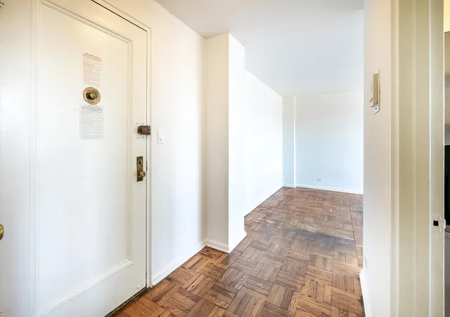 2nd image of 80 Knolls Crescent #6-M, New York City, NY 10463 | MLS# RLS20079350