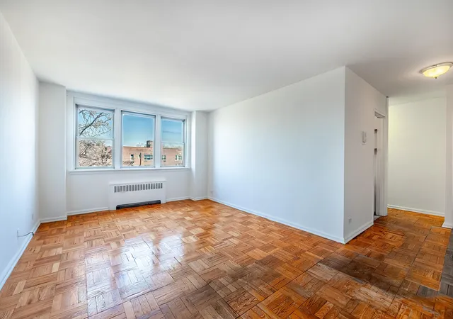 3rd image of 80 Knolls Crescent #6-M, New York City, NY 10463 | MLS# RLS20079350