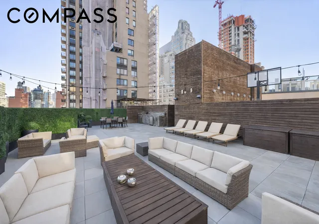 3rd image of 157 E 84Th St, New York City, NY 10028