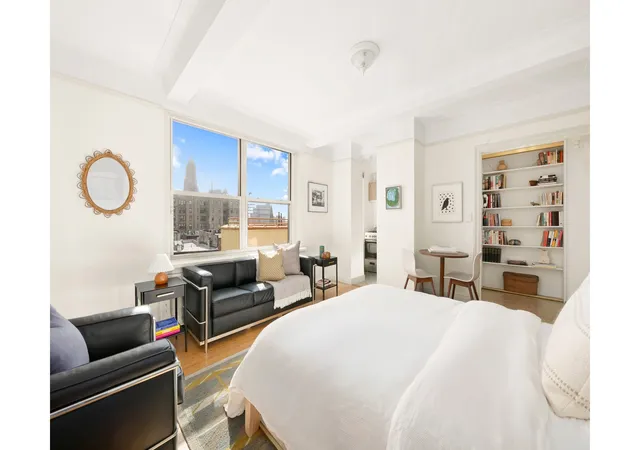 2nd image of 70 Remsen St #8J, New York City, NY 11201 | MLS# RLS20079402