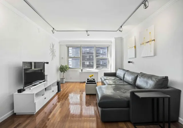 3rd image of 305 E 24Th St #15-R, New York City, NY 10010 | MLS# RLS20079429