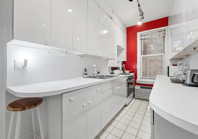 Listing Photo 4 - Condo for sale in building located at 51 E 90Th St, New York City, NY 10128 - Unit #2-A