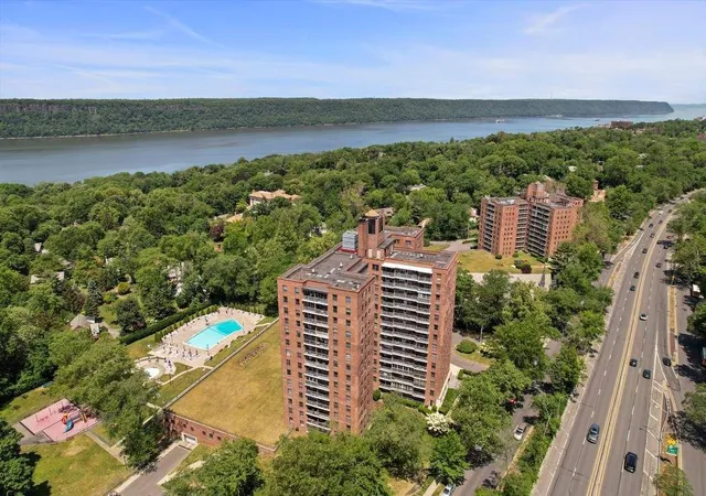 1st image of 4705 Henry Hudson Pkwy W #10J, Bronx, NY 10471 | MLS# RLS20079760