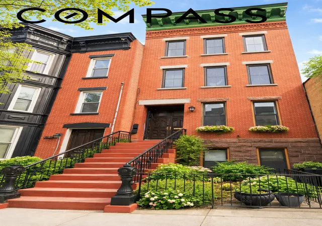 4th image of 11-21 44Th Rd, New York City, NY 11101