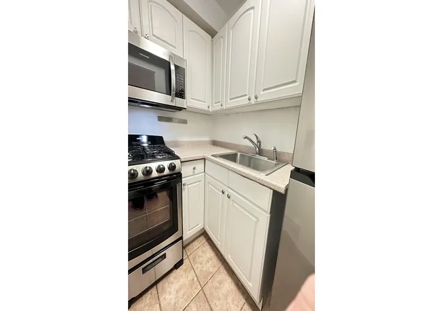 Photo 4 of House for sale at 335 E 51st Street #9B, New York City, NY 10022 | MLS# RLS20079948 | Listing updated on 2026-05-17