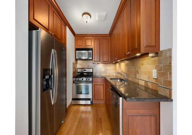 5th image of 216 Calyer St, New York City, NY 11222