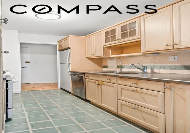5th image of 315 W 70Th St, New York City, NY 10023