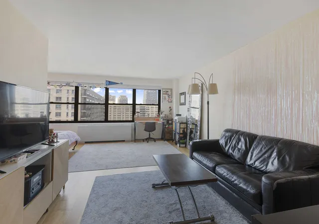 Photo 2 of Sale Pending at 160 W End Ave #27-M, New York, NY 10023 | MLS# RLS20080186 | Listing updated on 2026-10-06