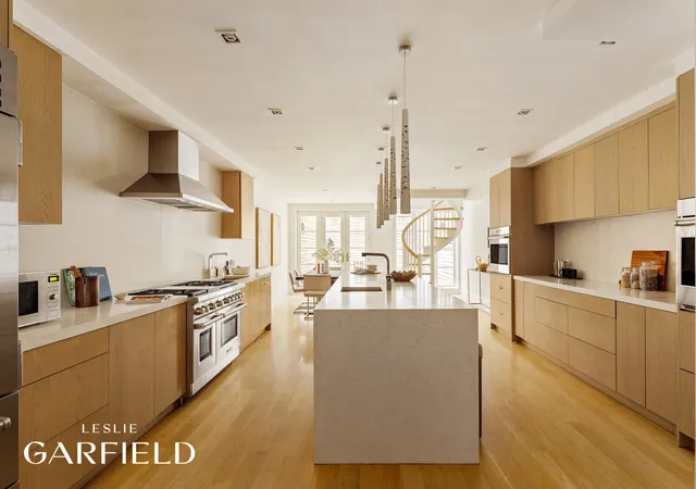 Photo 4 of Single family home for sale at 33 W 71st Street, New York, NY 10023 | MLS# RLS20080275 | Listing updated on 2026-06-28