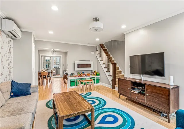 Photo 2 of Sale Pending at 67 100 Dartmouth St, Forest Hills, NY 11375 | MLS# RLS20080392 | Listing updated on 2026-10-07