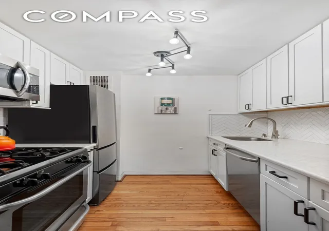 5th image of 130 E 18Th St #8R, New York City, NY 10003 | MLS# RLS20080418
