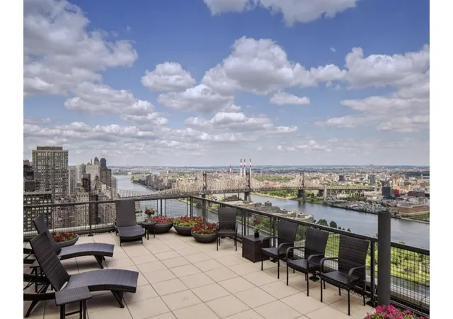Homes for sale in New York City, NY | 860 United Nations Plz #21B, New York City, NY 10017 | MLS# RLS20080466