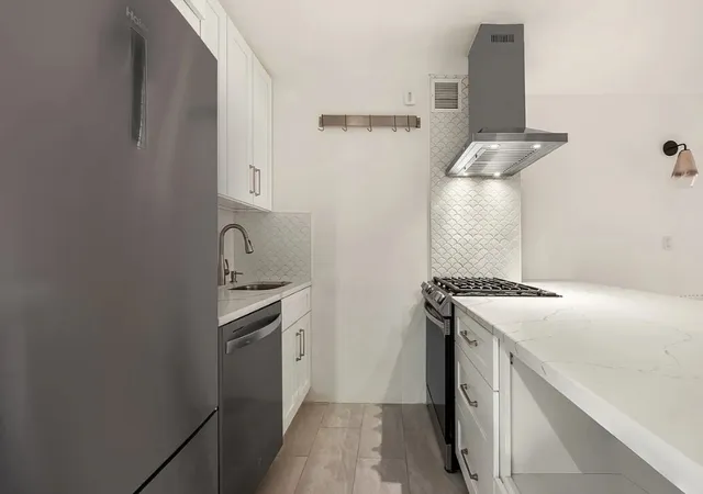 3rd image of 280 Rector Pl #5N, New York, NY 10280 | MLS# RLS20080484