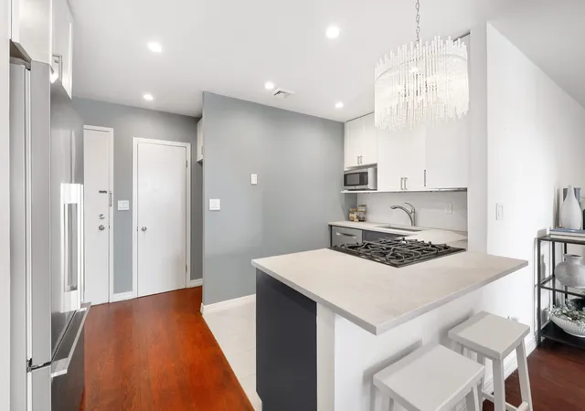 Photo 3 of Condo for sale at 3 Hanover Sq #19J, New York, NY 10004 | MLS# RLS20080530 | Listing updated on 2026-07-17