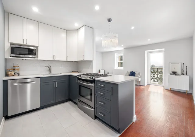 Photo 3 of House for sale at 3 Hanover Sq #19J, New York, NY 10004 | MLS# RLS20080530 | Listing updated on 2026-07-17