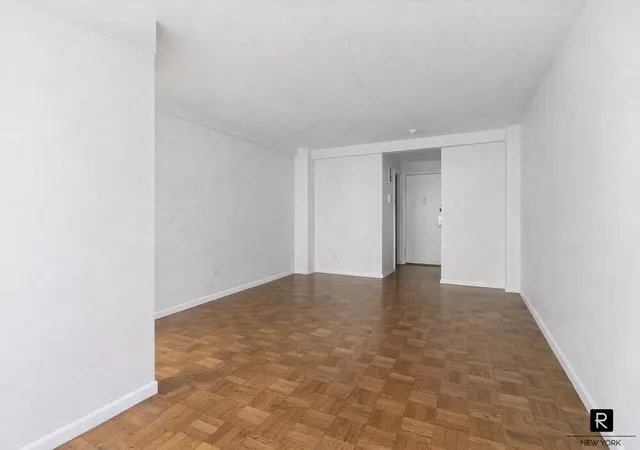 2nd image of 240 E 55Th St #9-E, New York, NY 10022 | MLS# RLS20080652