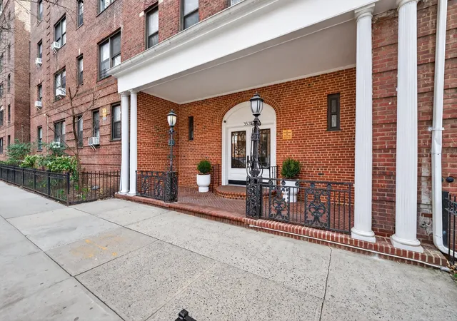 25th image of 35 35 75th St #524, Jackson Heights, NY 11372 | MLS# RLS20080711